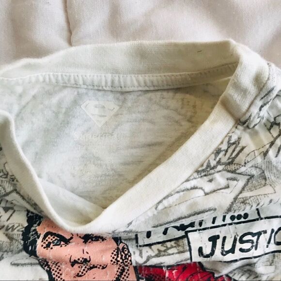 Superman boys T-shirt size 2 - Picture 2 of 2